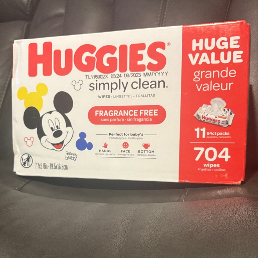 Huggies Simply Clean Baby Wipes - Red and White